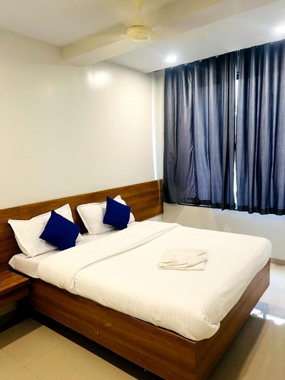 Hotel Sai Smruti Shirdi Exterior photo